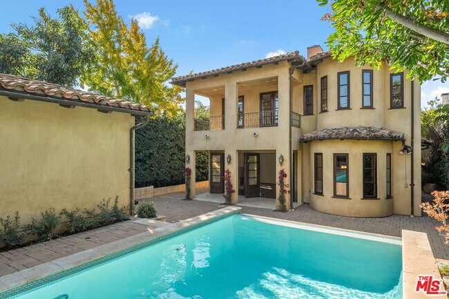 Building Photo - 823 Yale St