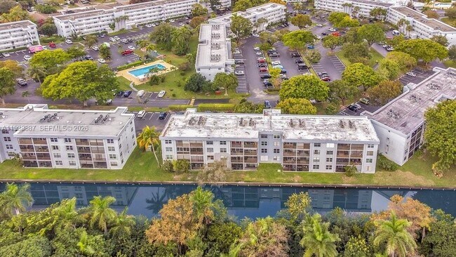 Building Photo - 105 Royal Pk Dr