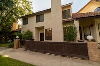 Building Photo - Stylish 3-Bedroom Rental in Prime Fresno L...