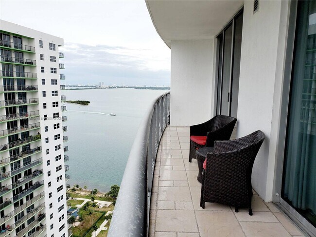 Building Photo - 1750 N Bayshore Dr