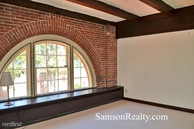 Building Photo - 2 br, 2.5 bath Townhome - 33 Power St