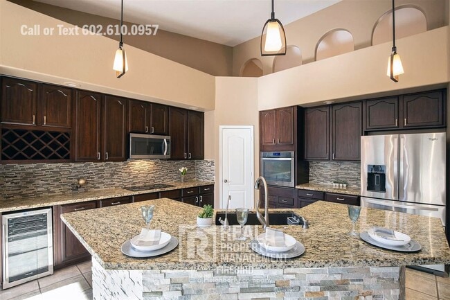 Building Photo - 4907 E Fernwood Ct