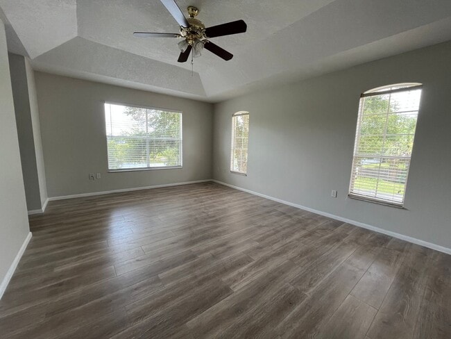 Building Photo - Four Bedroom Pool Home in Pines of Wekiva