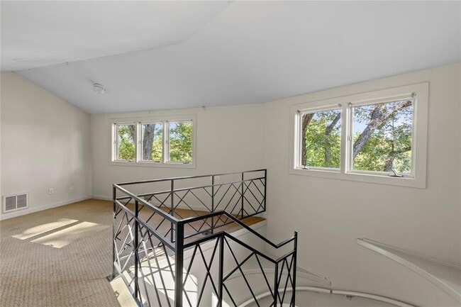 Building Photo - 3307 Rivercrest Dr