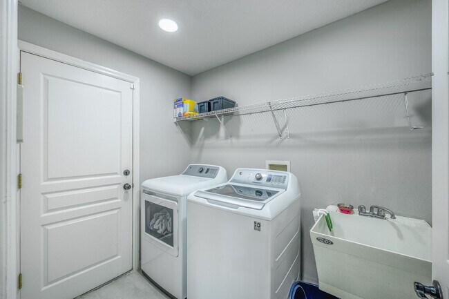 Building Photo - Gorgeous 4bed/3bath home FOR RENT at Winte...