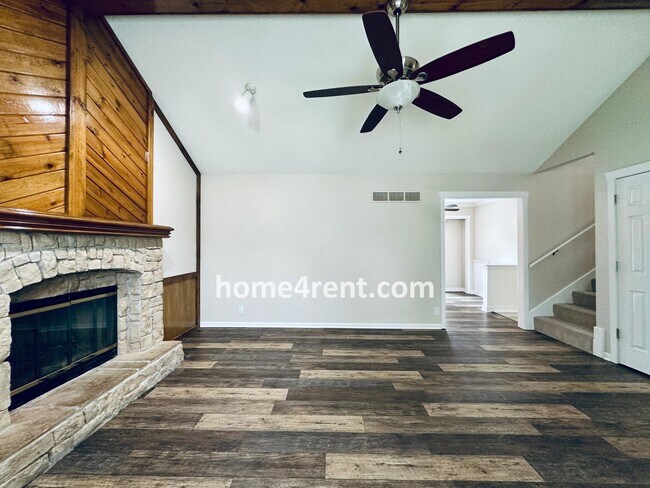 Building Photo - Wonderful Three Bedroom Olathe Home in a Q...