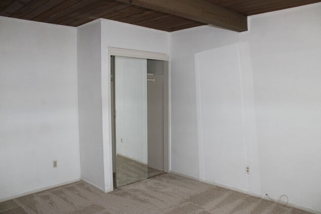 Building Photo - 3 bed 1 bath home