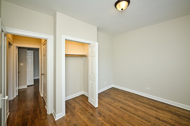 Building Photo - 1351 W Touhy Ave