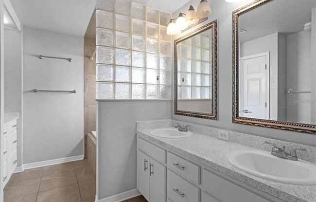 Building Photo - 3570 Manor Loop