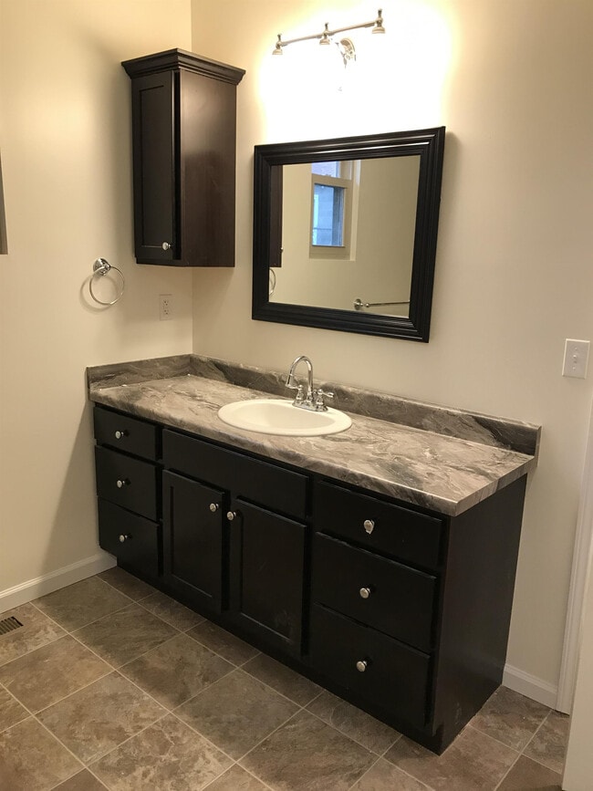 Building Photo - 36 Limit St