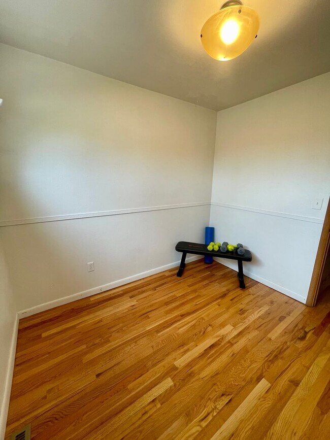 Building Photo - Furnished 3 bedroom/2bath close to Garden of the Gods