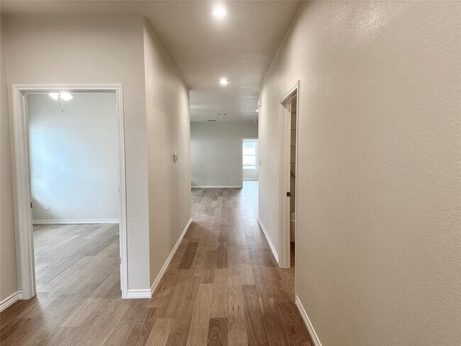 Building Photo - 506 War Admiral Dr