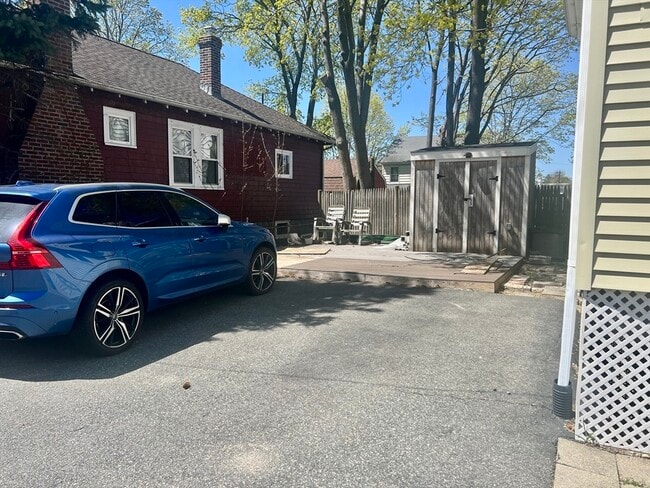 Building Photo - 616 Adams St