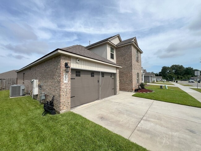 Building Photo - Stunning 4-Bedroom Home in Zachary's Mirav...