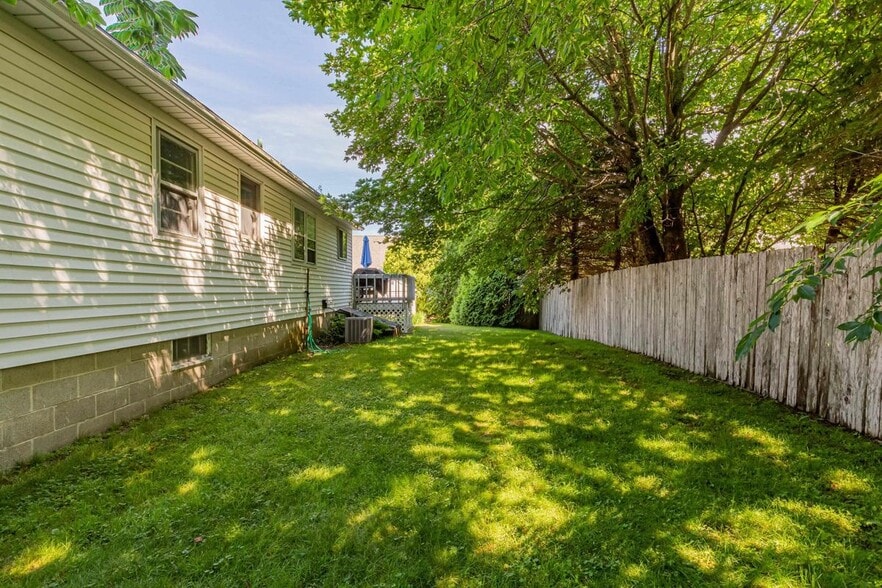 Building Photo - 18 Baker