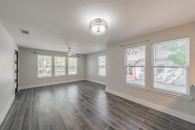 Building Photo - 916 S Rosemont Ave