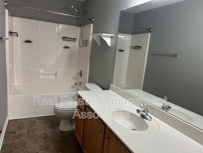 Building Photo - 1710 Summerwoods Ln