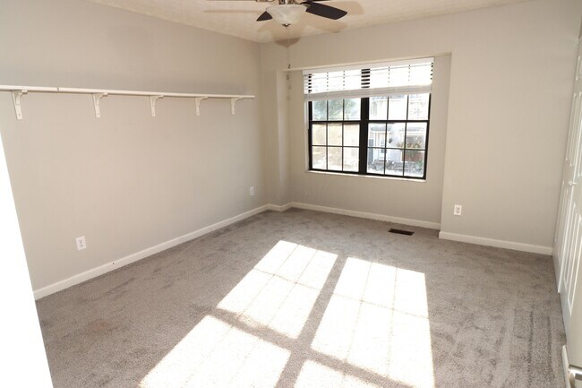 Building Photo - 8176 Rochester Way
