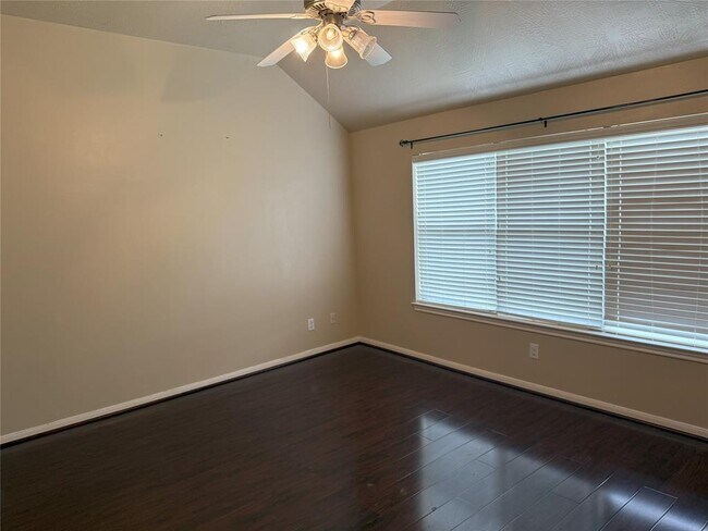 Building Photo - 10518 Rustling Villas Ln
