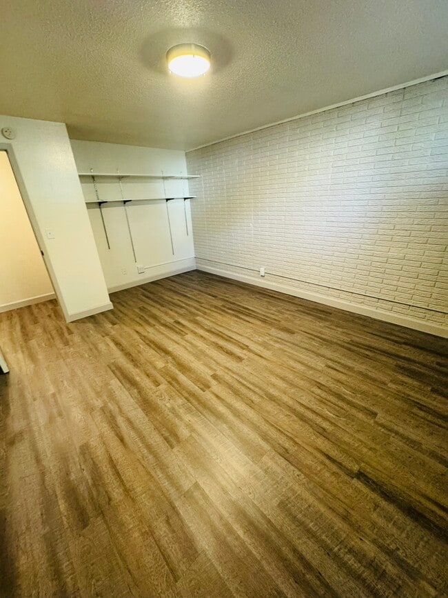 Building Photo - 429