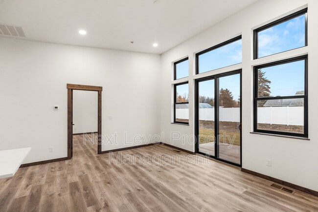 Building Photo - 1530 Trumble Creek Rd