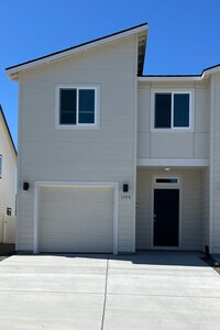Building Photo - Brand New Corner Townhome!
