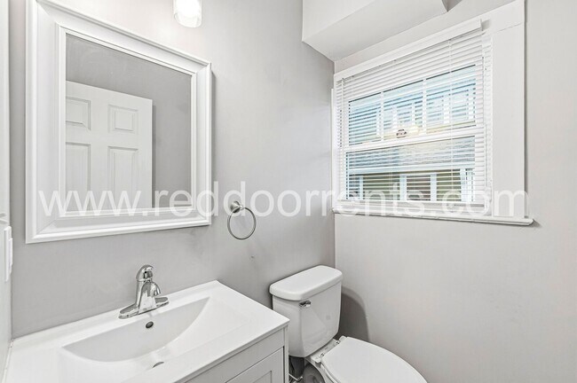 Building Photo - Spacious and Convenient 3-Bedroom Home in Indianapolis