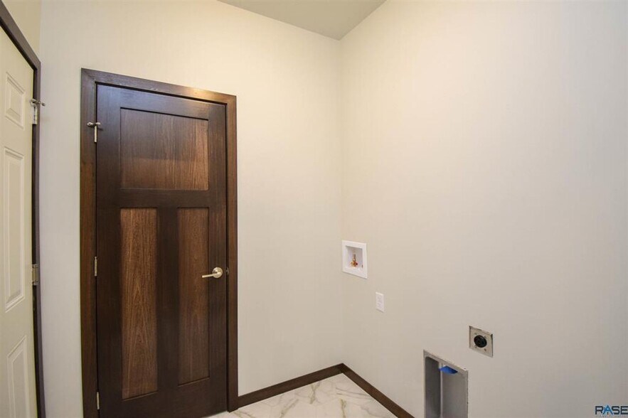 Building Photo - 7303 E 45th St