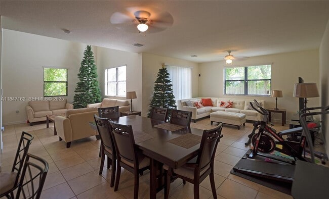 Building Photo - 532 SE 34th Terrace