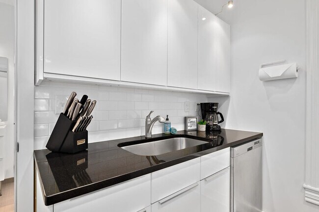 Building Photo - 17 Old Mission Ave