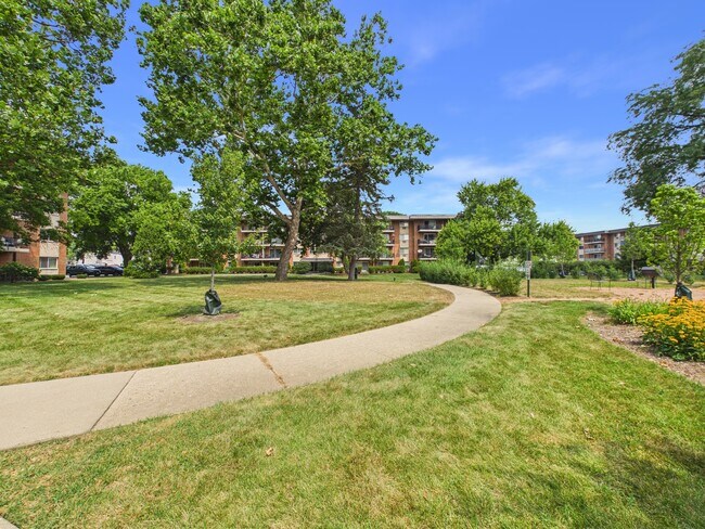 Building Photo - 2210 S Goebbert Rd