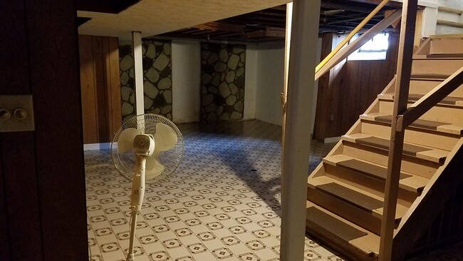 Building Photo - *Last Minute Fall Move in Special $1800 to...