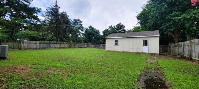 Building Photo - Pristine ranch on corner lot in Chesterfield.