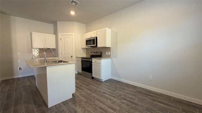Building Photo - 17421 Lantana Loop