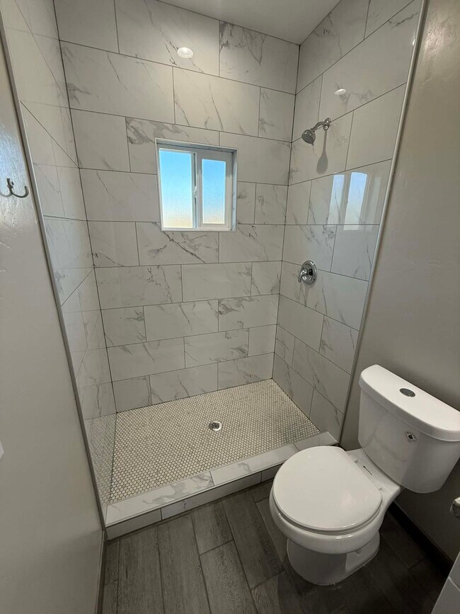 Building Photo - 803 N Van Alstine St