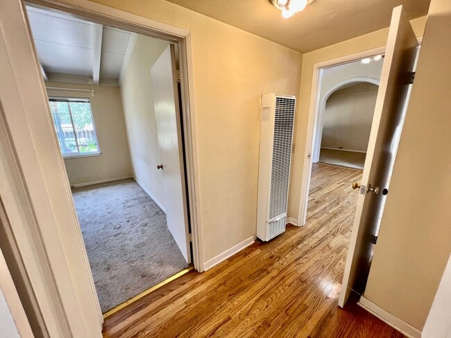Building Photo - Archer Manor - Apply NOW!!
