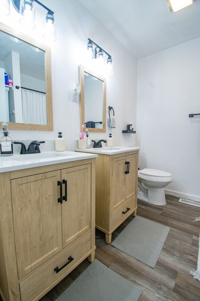 Building Photo - Coming Soon! 4 Bedroom 2 Bathroom Home: Pets Okay!