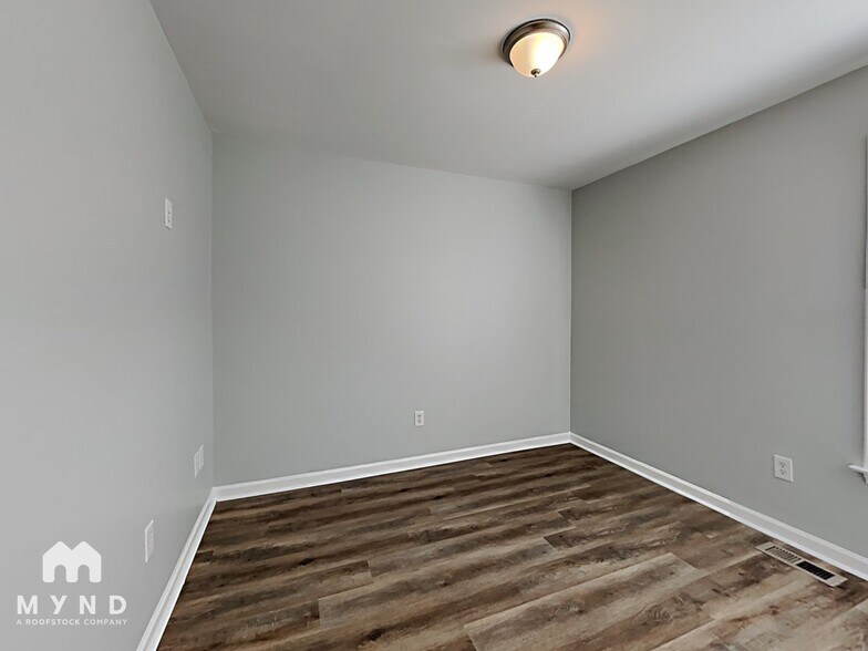 Building Photo - 560 Sunray Dr