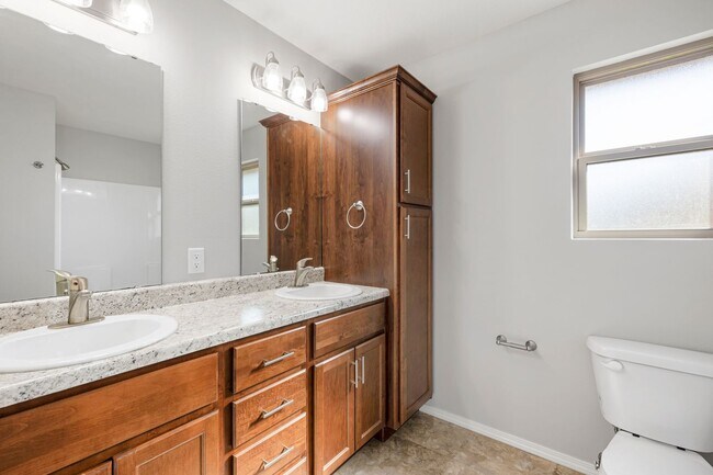 Building Photo - 4 Bedroom Home in Willard School Districts