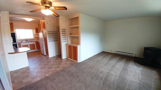 Building Photo - Comfortable 3/Bed-2 Bath Home with a Deck and Fenced Backyard