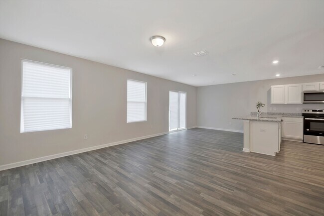 Building Photo - 1519 Hollins Dr