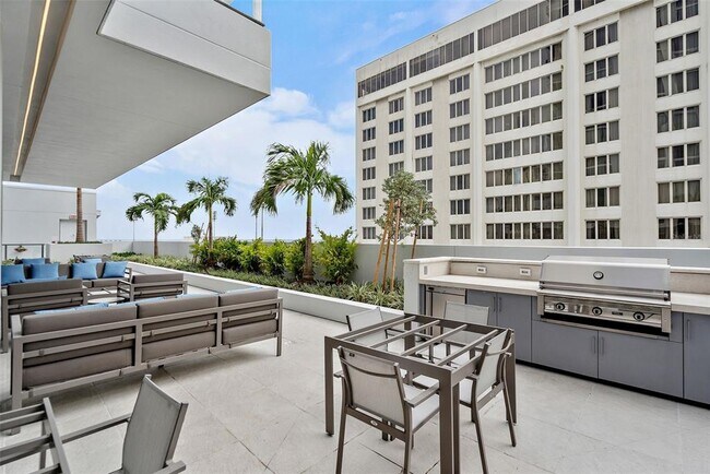 Building Photo - 301 1st St S