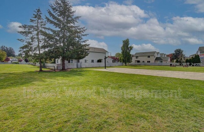 Building Photo - 3020 NE 116th Ave