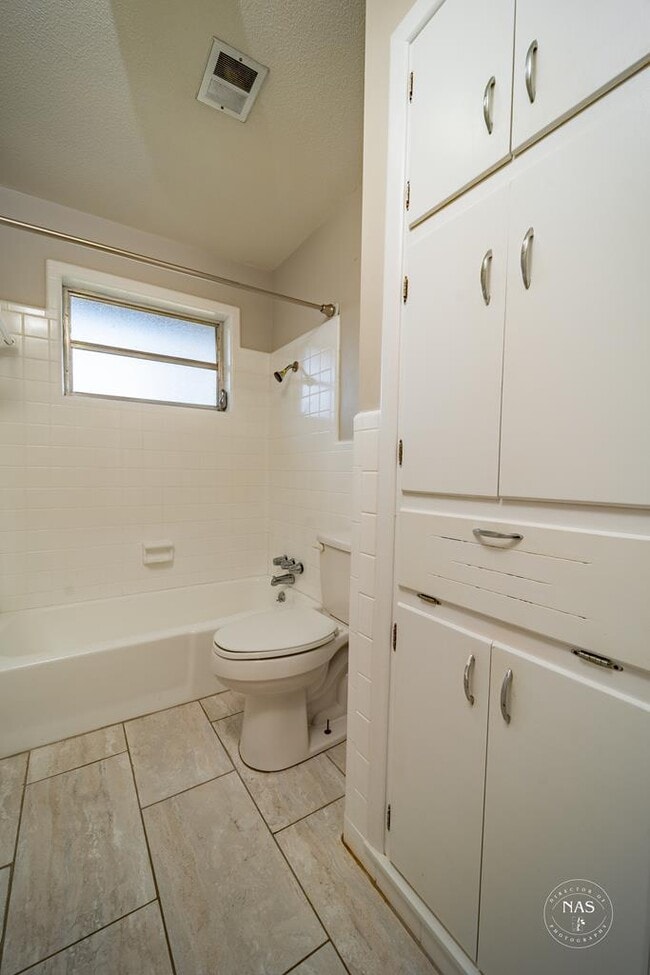 Building Photo - 2802 Evans Dr