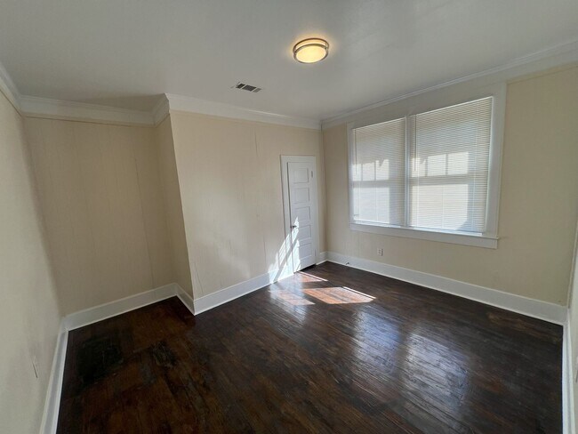 Building Photo - Charming 3-Bedroom Home Near Baton Rouge General Hospital!