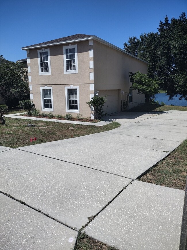 Building Photo - 334 Lake Shepard Dr