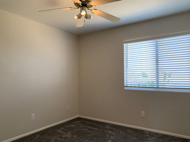 Building Photo - Newly updated 3 bedroom home in Menifee av...