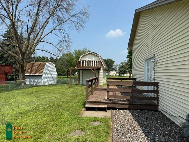 Building Photo - 3 Bedroom Home in Maple Grove