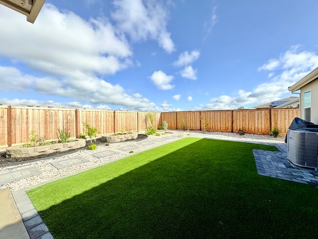 Building Photo - Beautiful Single Story in Lincoln! 4 Bedroom with no back neighbors! Beautiful Yard!