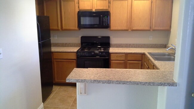 Building Photo - Vizcaya Condo in Gated Community